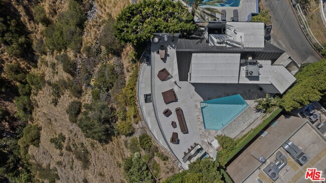 Building Photo - 8460 Cole Crest Dr