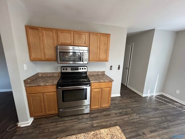 Building Photo - 3140 Lakeland Dr SW