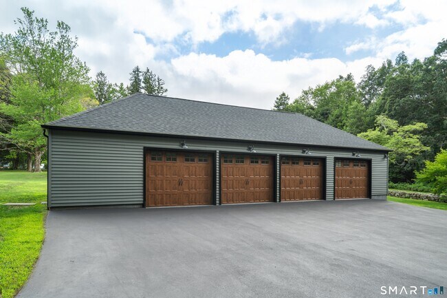 Building Photo - 372 Tucker Hill Rd