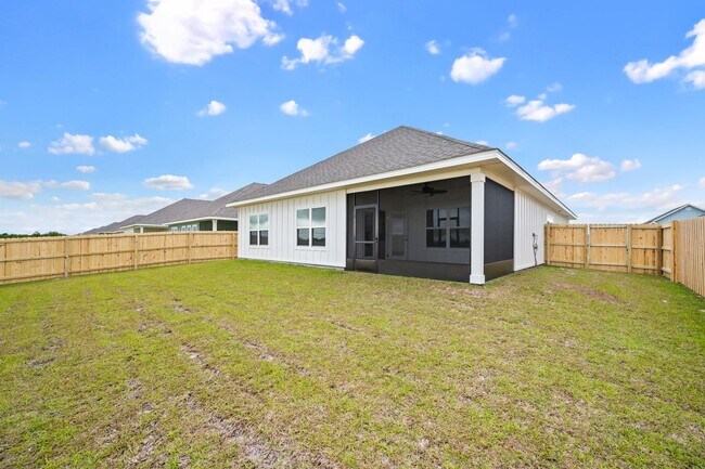 Building Photo - AVAILABLE IN NOVEMBER - Don't miss this op...