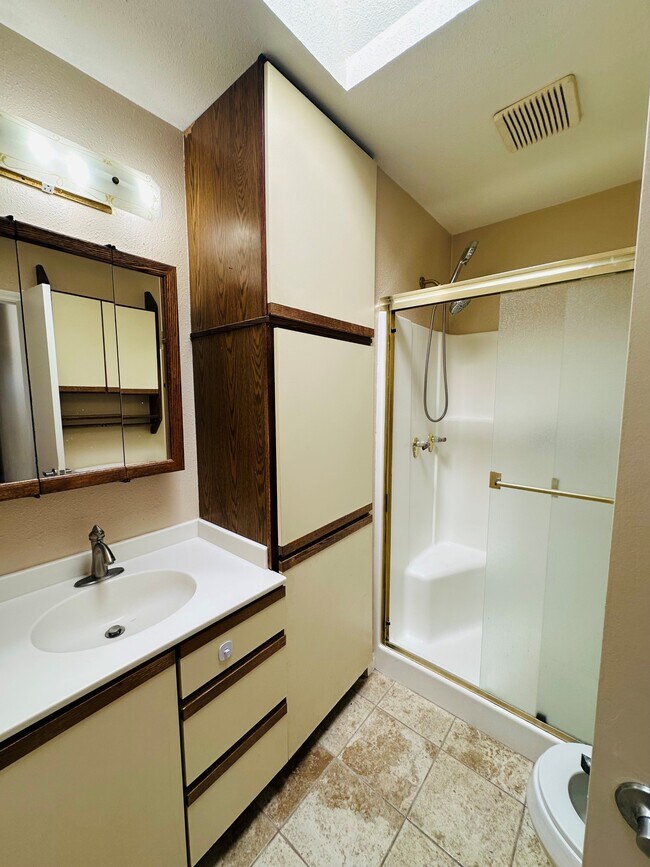 Building Photo - 10940 Decatur Rd