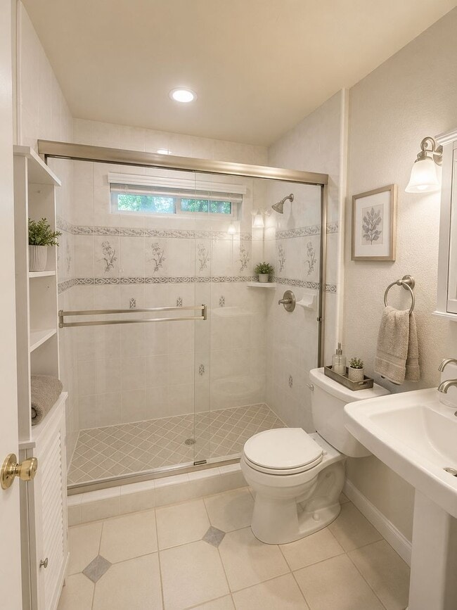 Building Photo - Beautiful Carmichael Home in Exclusive Neighborhood!