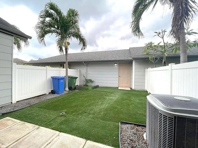 Building Photo - 91-1050 Kaileolea Dr #C2