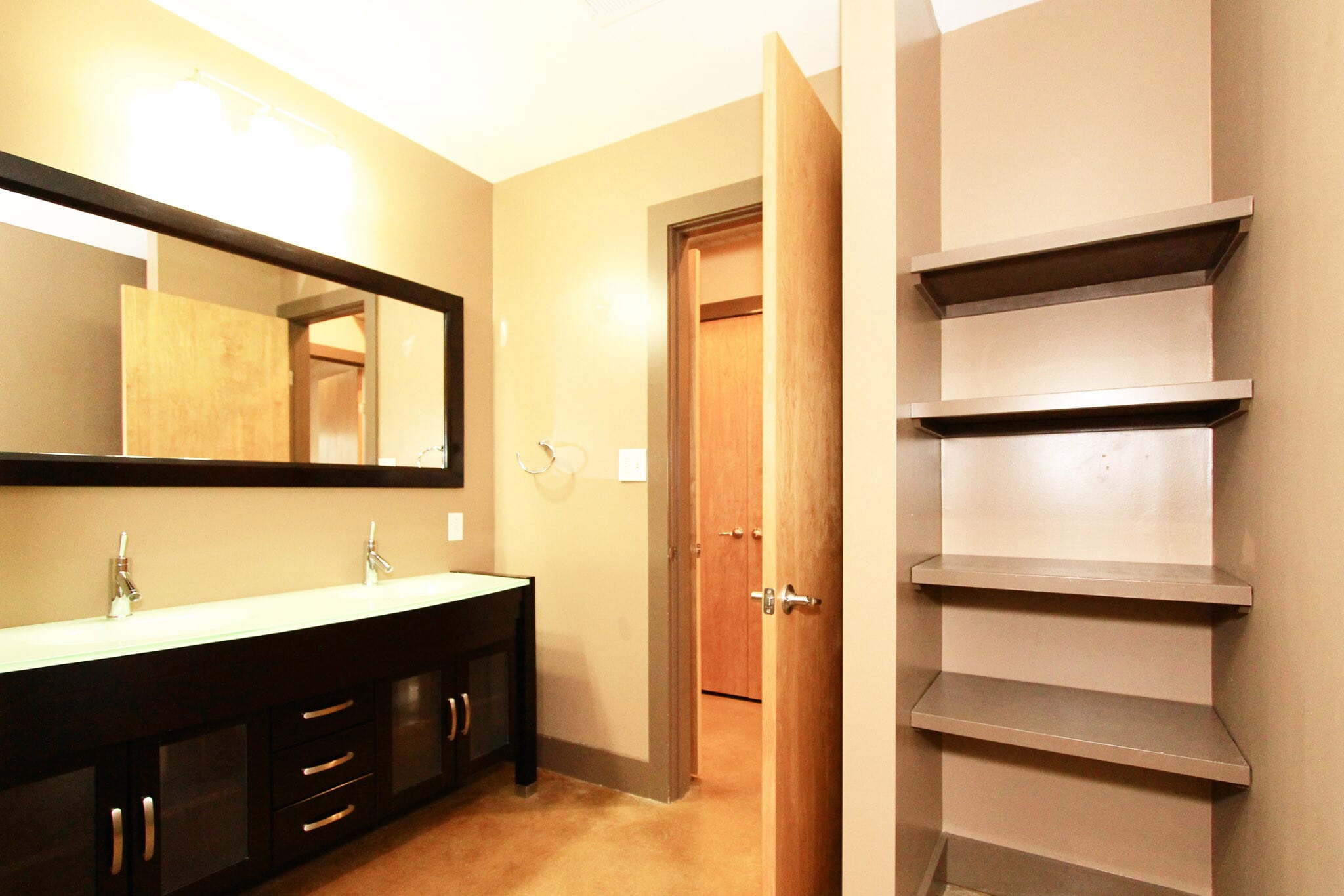 Building Photo - 713 S Central St