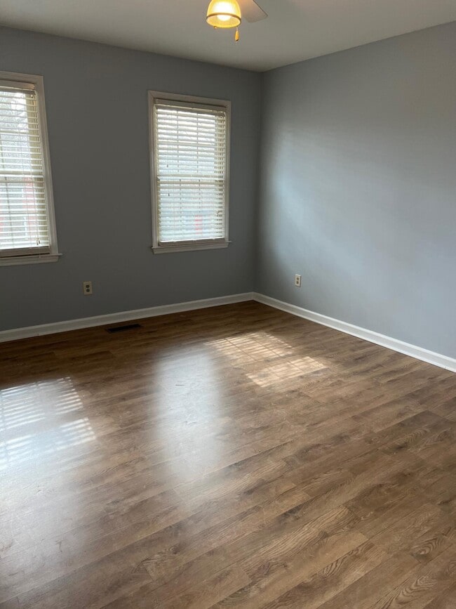 Building Photo - 929 Woodglen Ct