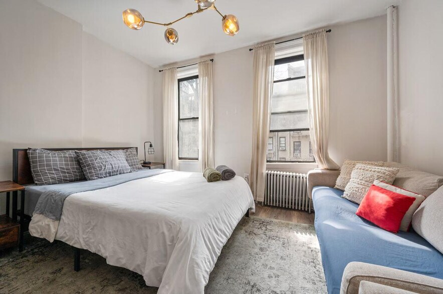 Building Photo - 330 E 61st St