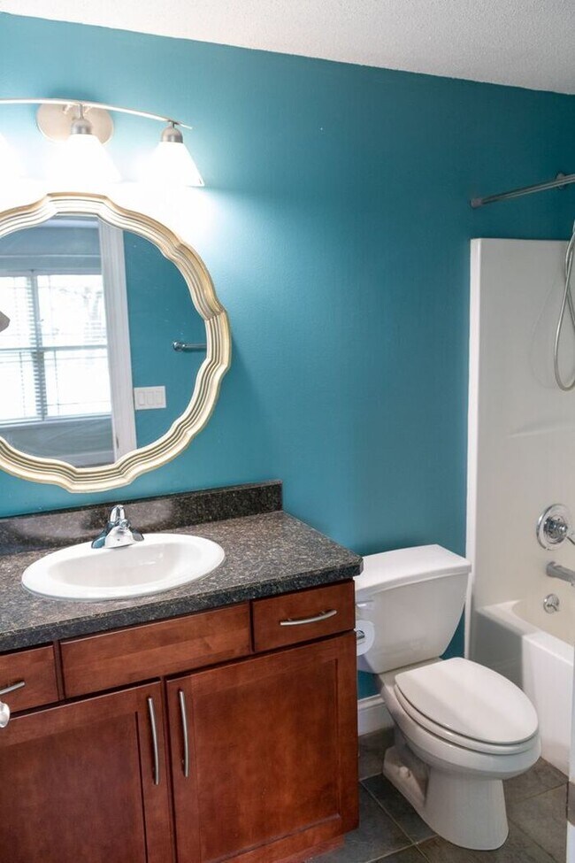 Building Photo - $2,400 | 3 Bedroom, 3.5 Bathroom Multi Flo...