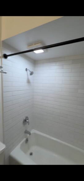 Building Photo - 288 Oxford Ave