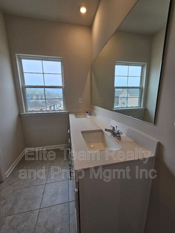 Building Photo - 5416 Kinsbridge Dr