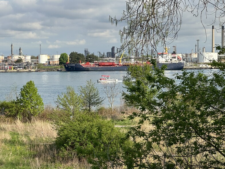 Building Photo - 2008 Military St