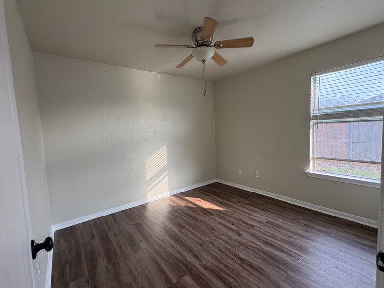 Building Photo - 711 Jorgette Dr