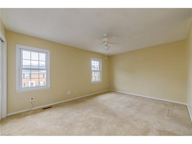 Building Photo - Cozy Home in Sherwood West