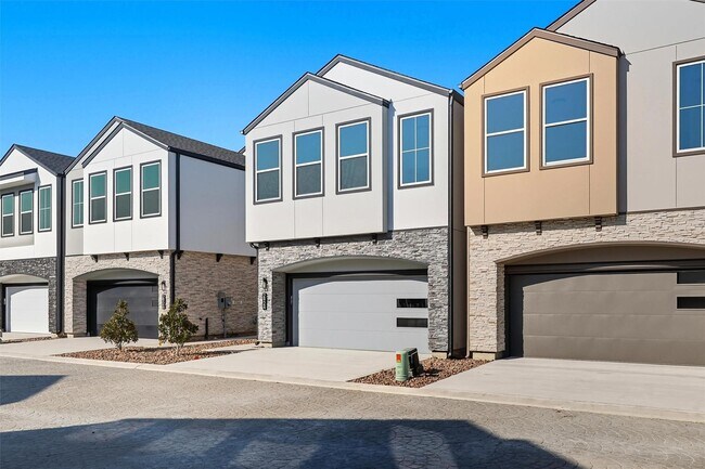 Building Photo - 2929 El Fenice Ln