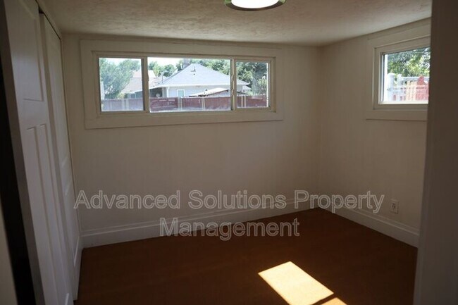 Building Photo - 1057 W 300 S