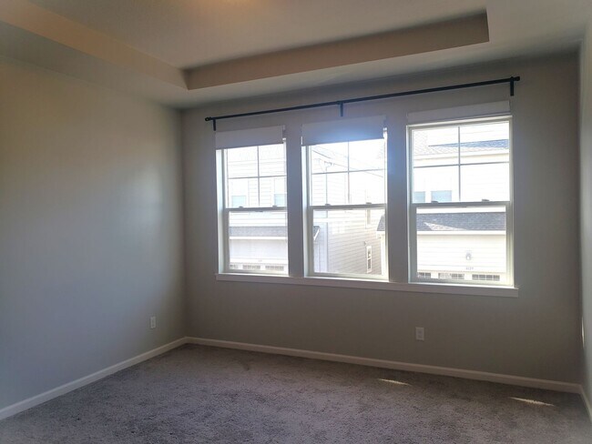 Building Photo - Reed's Crossing 2 bed/2.5 bath Townhome!