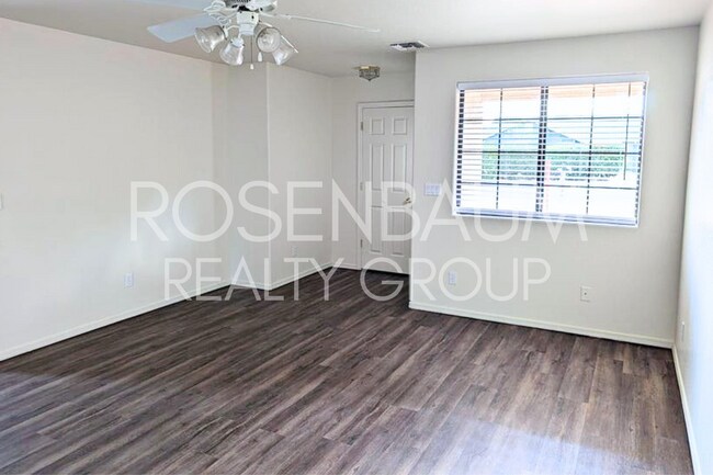 Primary Photo - Charming 2-bedrooms, 2-baths duplex locate...