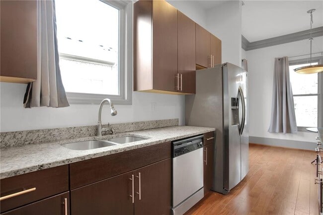 Building Photo - 745 Fountainhead Ln NE