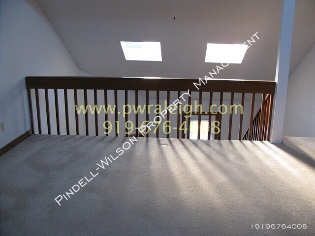 Building Photo - Top of the Pines Spacious Townhome