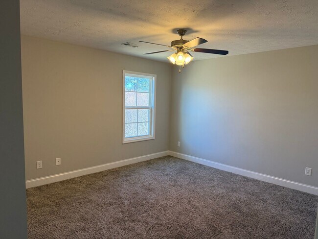 Building Photo - Charming 4 Bedroom Home in East Point of Opelika