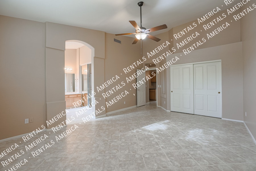 Building Photo - 263 E Ashurst Dr