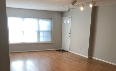 Building Photo - 313 Glen Ln