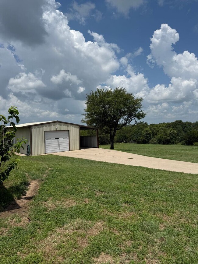 Building Photo - Water Included 4 Acres + METAL SHOP + Hors...