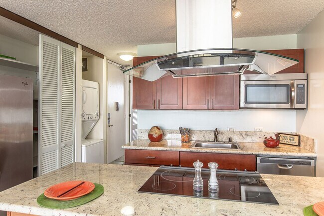 Building Photo - 2611 Ala Wai Blvd