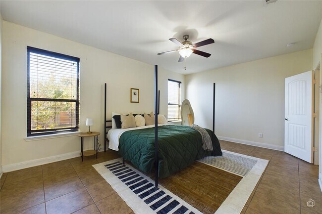 Building Photo - 12013 Oaklynn Ct