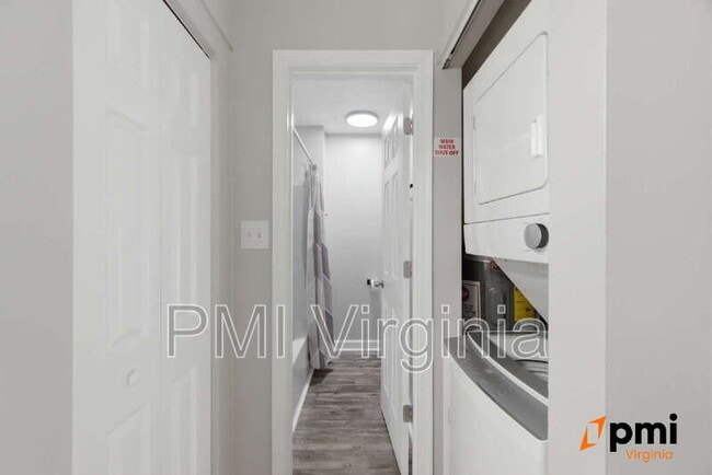 Building Photo - 326 Wells Ct