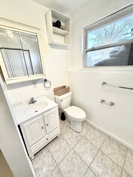 Building Photo - 6 Citadel Ct