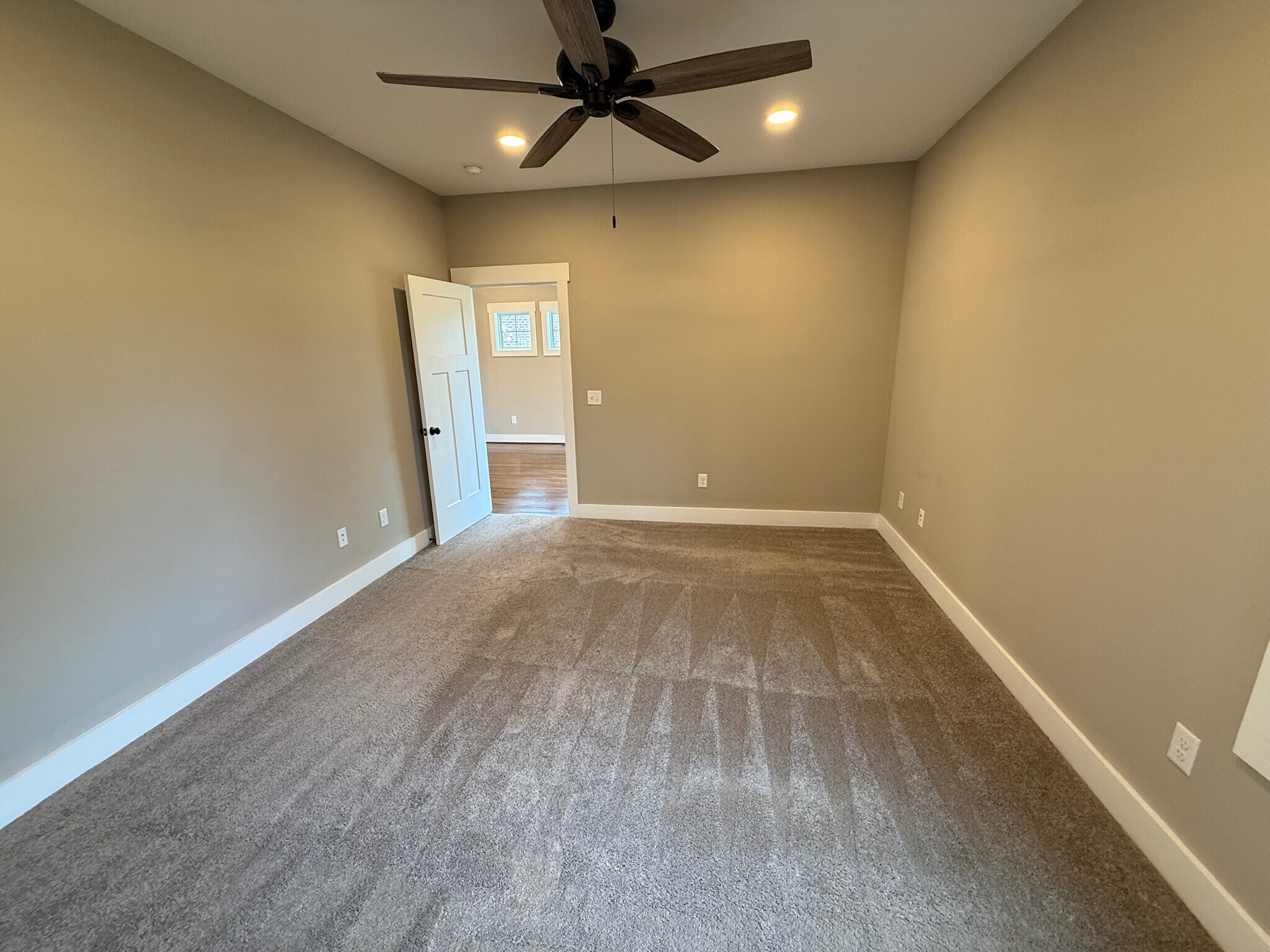 Building Photo - 1124 Cross Pointe Dr