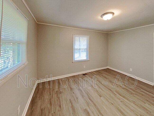 Building Photo - 908 Cone Rd