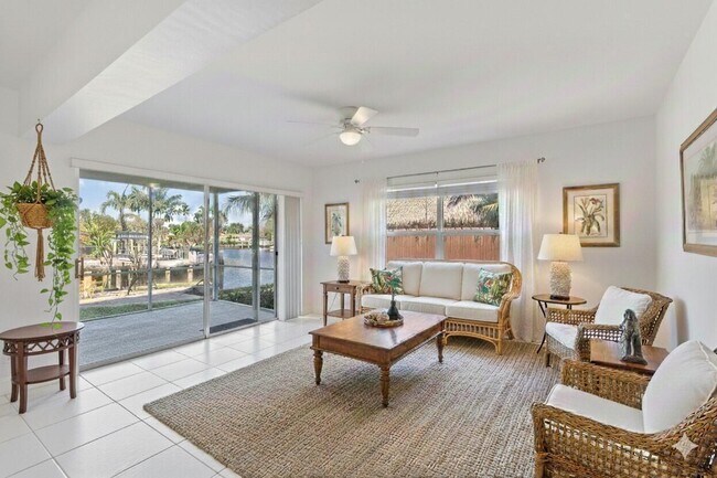 Building Photo - 1001 SE 5th Ave