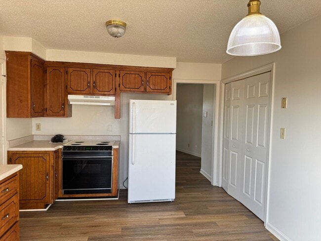 Building Photo - Convenient Location!  3 bedroom 2 bath wit...