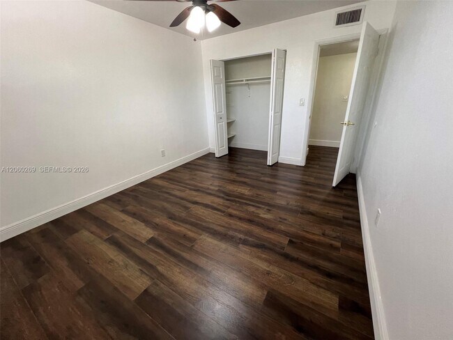 Building Photo - 1820 W 72nd Pl