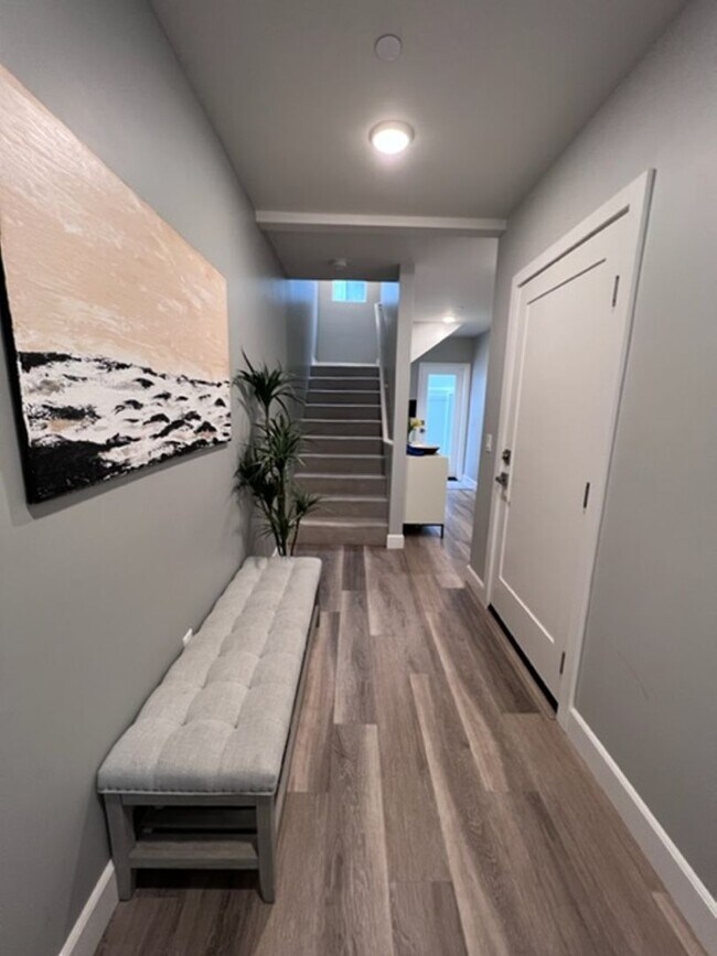 Building Photo - Carlsbad Townhome - 2 Blocks to the beach