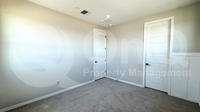 Building Photo - 26410 N Thornhill Dr