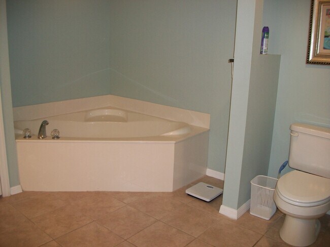 Building Photo - BEAUTIFULLY FURNISHED, 3 BEDROOM 2 BATH,  VACATION CONDO!