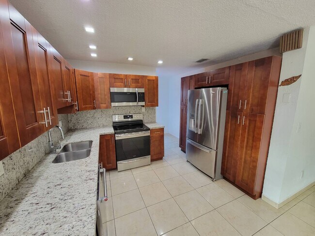 Building Photo - 1220 SW 78th Ave