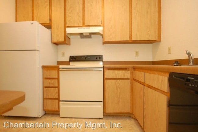 Building Photo - 237-239 Tamarack Ave