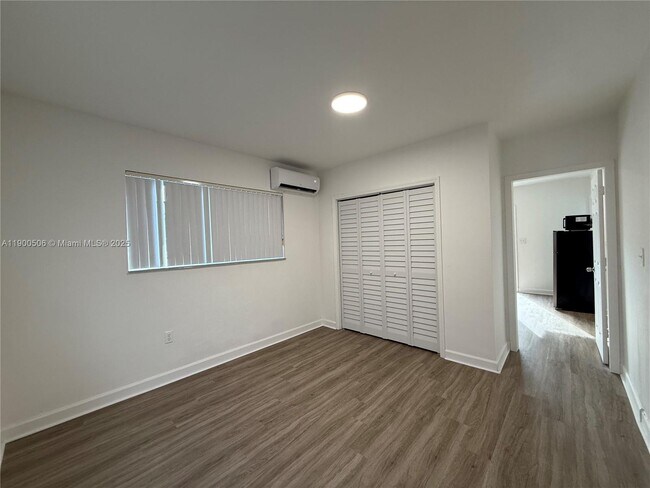 Building Photo - 1120 NW 32nd Ct