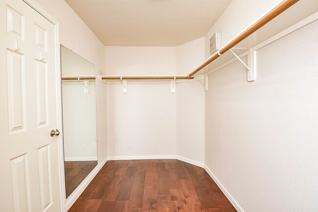 Building Photo - 407 Stream Mill Ln