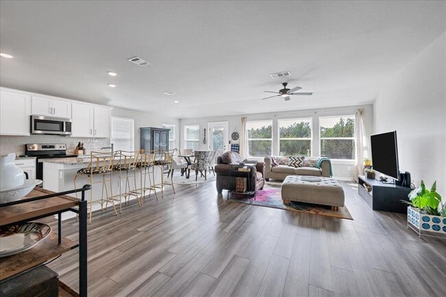 Building Photo - 20203 Lincoln Cove