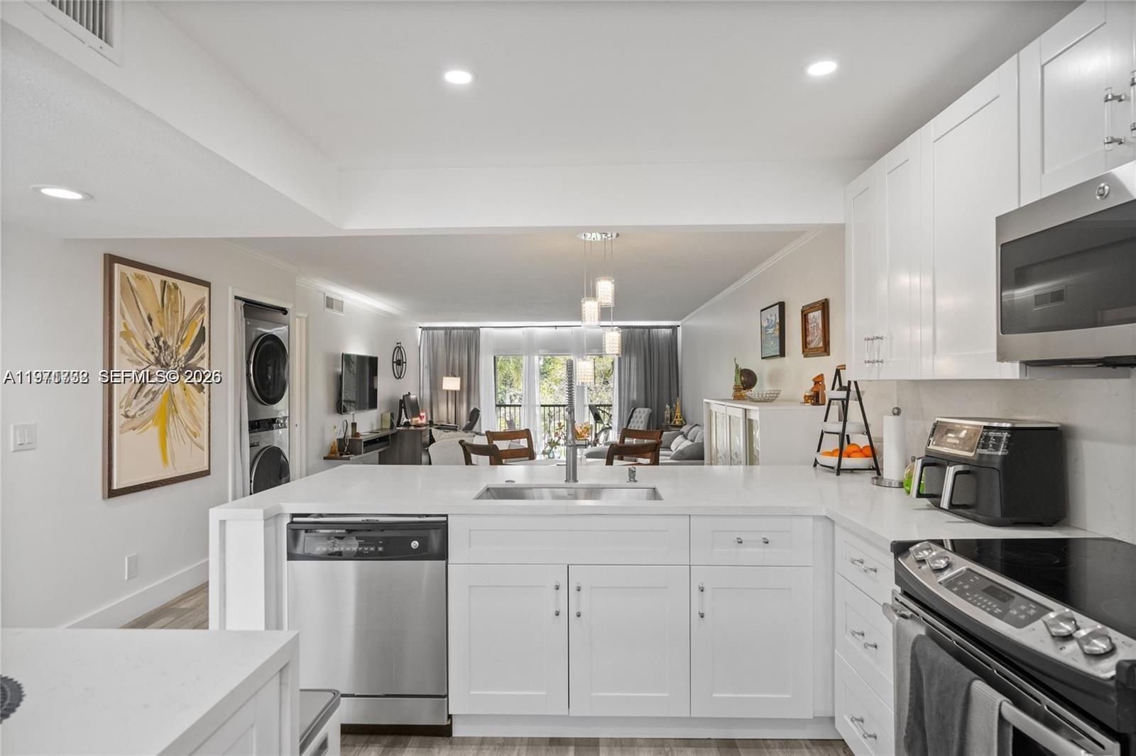 Building Photo - 380 Racquet Club Rd