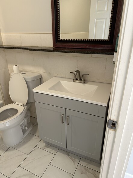 Building Photo - 237 Talbot Ave