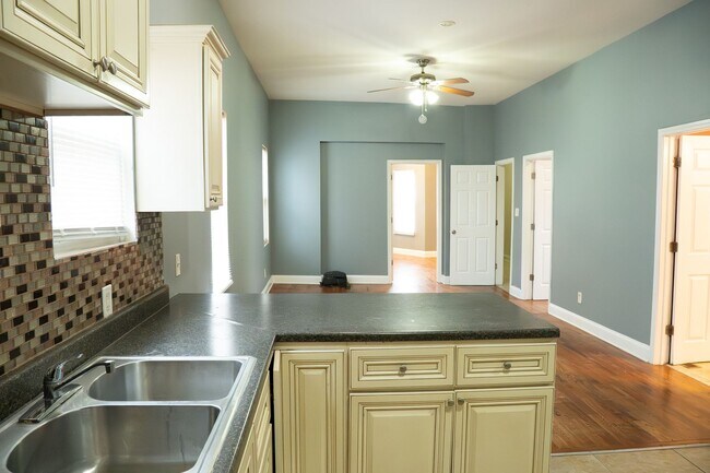 Building Photo - 6819 S Evans Ave