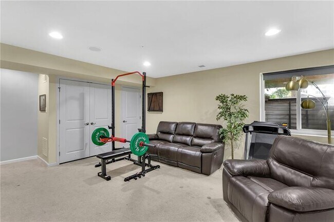 Building Photo - 356 Sunrise Dr