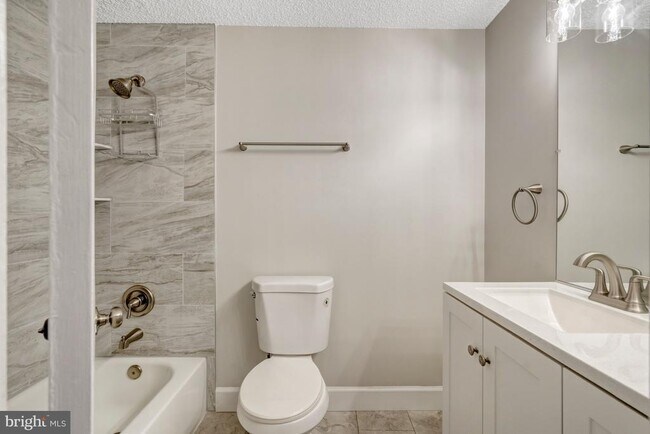 Building Photo - 7065 Leewood Forest Dr