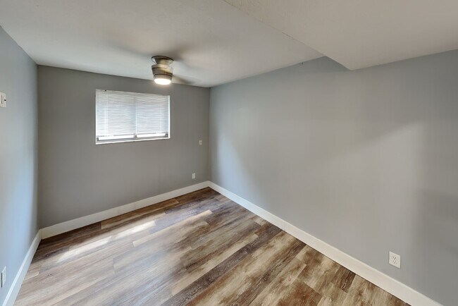 Building Photo - 107 E 16th Ave