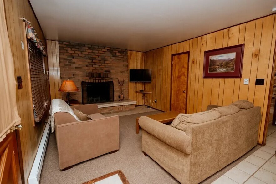 Cabin 5 Livingroom - 165 E White Mountain Blvd